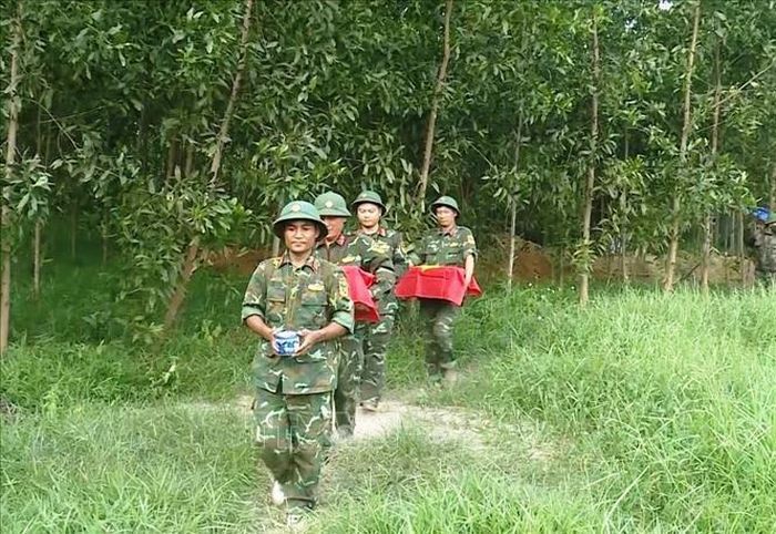 Các hài cốt liệt sĩ được đưa về quàn và hương khói chu đáo tại Đền thờ Liệt sĩ Trung đoàn 88 ở khu vực Câu Nhi, xã Nam Hải Lăng, tỉnh Quảng Trị. Ảnh: TTXVN phát