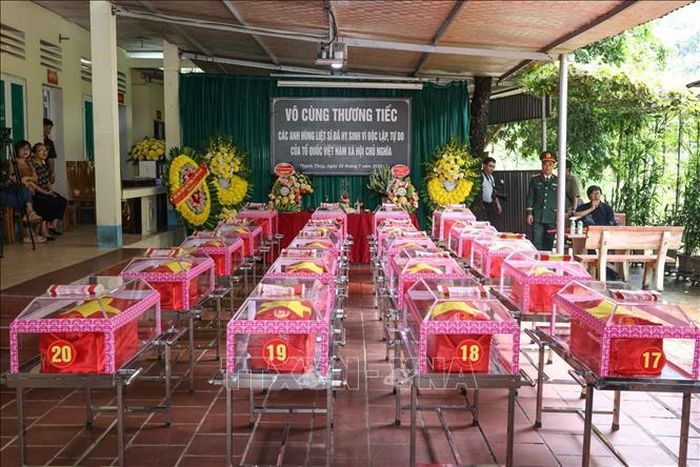 Hài cốt 34 liệt sĩ được Đội tìm kiếm, quy tập hài cốt liệt sĩ tỉnh Tuyên Quang tìm thấy trong "Chiến dịch 500 ngày đêm đẩy mạnh tìm kiếm, quy tập và xác định danh tính hài cốt liệt sĩ”. Ảnh: Hoàng Hiếu/TTXVN