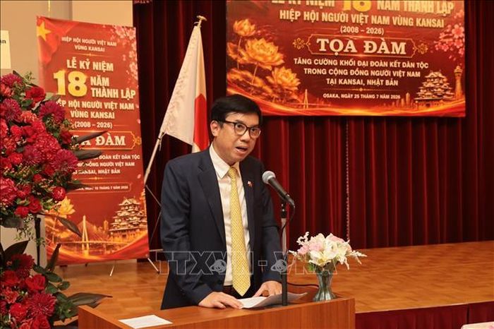 Tổng lãnh sự Việt Nam tại Osaka Nguyễn Trường Sơn phát biểu tại lễ kỷ niệm.