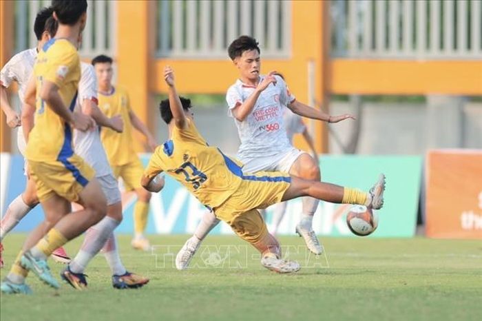 Kết thúc trận chung kết, U21 SLNA giành chiến thắng với tỷ số 1-0 bằng bàn thắng duy nhất của Bùi Thanh Đức. Ảnh: Minh Quyết/TTXVN