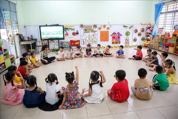 Trẻ mầm non được chăm sóc, nuôi dưỡng trong môi trường lớp học an toàn, thân thiện tại một cơ sở giáo dục mầm non trên địa bàn tỉnh Tây Ninh. Ảnh: Giang Phương/TTXVN