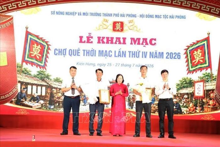 Ban tổ chức trao chứng nhận 5 sản phẩm OCOP 4 sao thành phố Hải Phòng năm 2026 và Giấy chứng nhận 2 sản phẩm OCOP 5 sao năm 2025 (đợt 2).