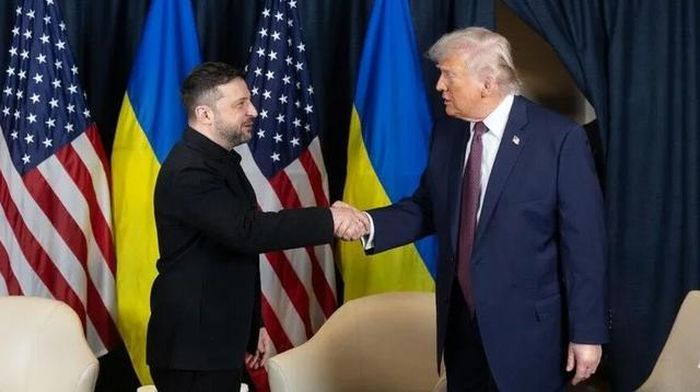 Tổng thống Ukraine Volodymyr Zelensky và Tổng thống Mỹ Donald Trump. Ảnh: Anadolu