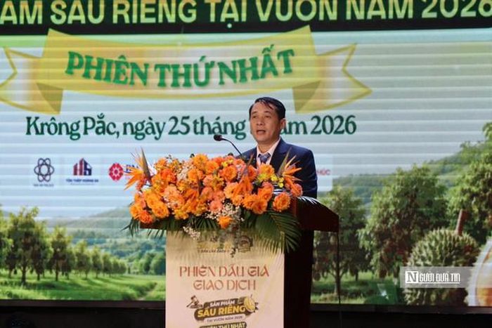 Ông Lại Đức Đại, Chủ tịch UBND xã Krông Pắc phát biểu tại phiên đấu giá.