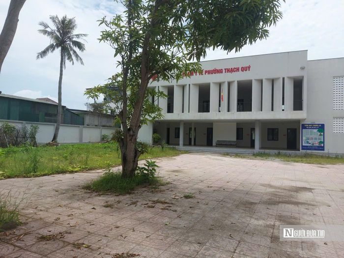 Giữa bối cảnh ngân sách còn nhiều khó khăn, hình ảnh những công sở tiền tỷ bị bỏ không đang đặt ra bài toán sử dụng tài sản công tại Hà Tĩnh.