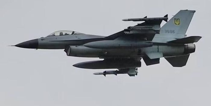 Máy bay F-16 của Không quân Ukraine được một trong số các quốc gia châu Âu tặng. Ảnh: MW.