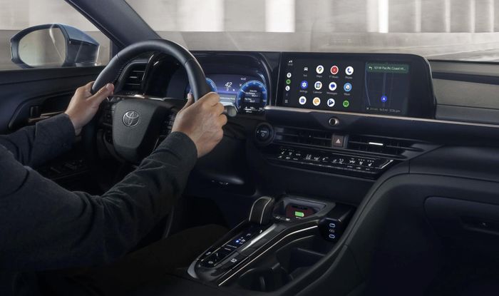 Không gian nội thất Toyota Crown 2027. Ảnh: Carscoops