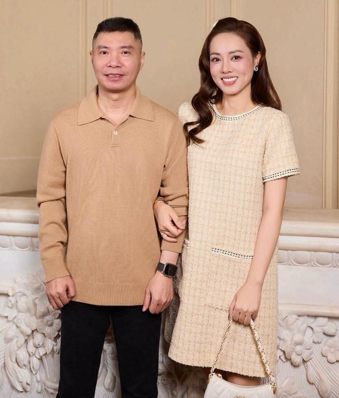 Vợ Công Lý từng có thời gian không đăng ảnh chồng vì muốn bảo vệ sự riêng tư cho đối phương. Ảnh: FBNV