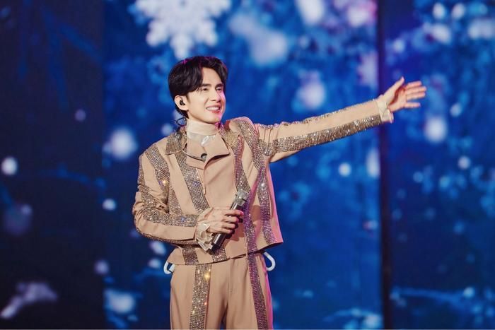 Đan Trường không chỉ ghi dấu ấn bằng giọng hát mà còn bởi hình ảnh gần gũi, bền bỉ với nghề.