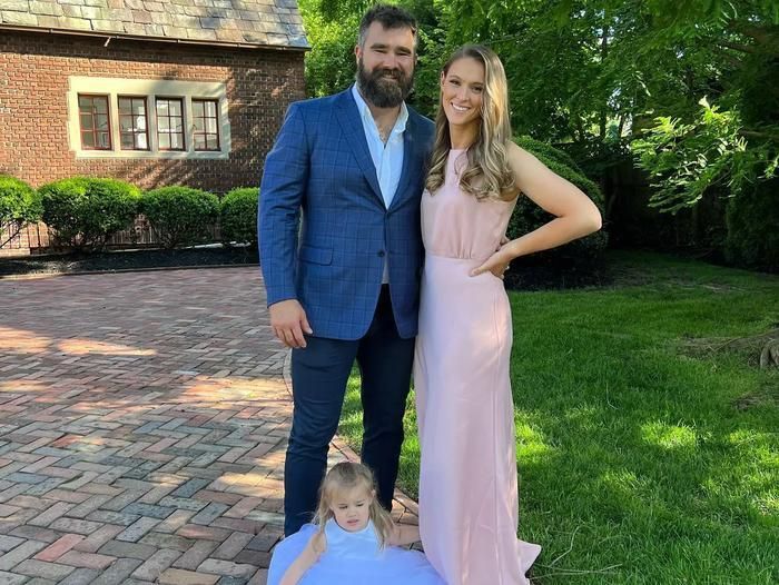 Kylie Kelce và chồng cô - cựu danh thủ Jason Kelce.