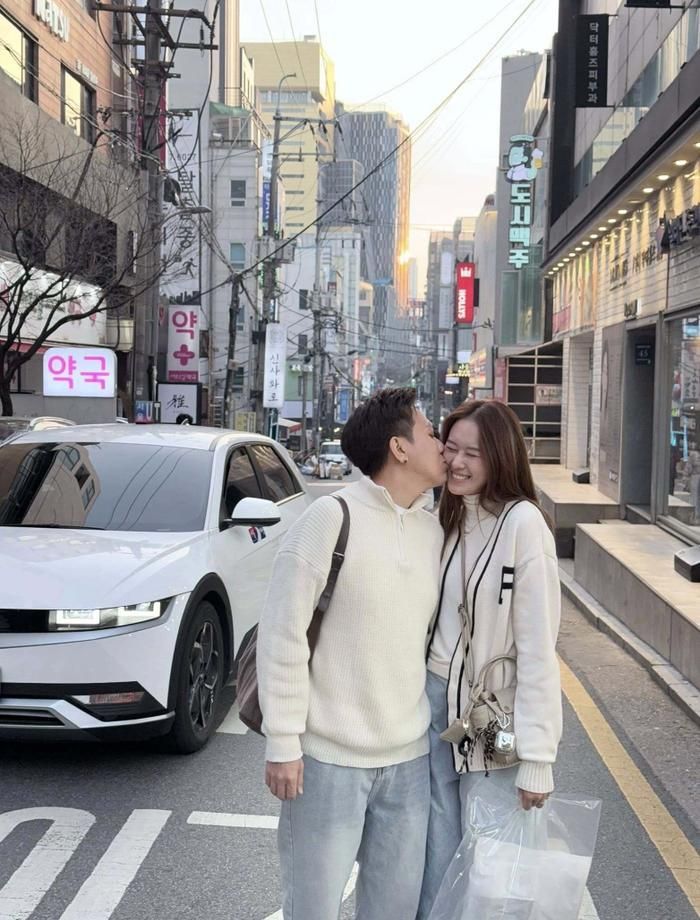 Cả 2 thường xuyên đi du lịch cùng nhau. Ảnh: FBNV