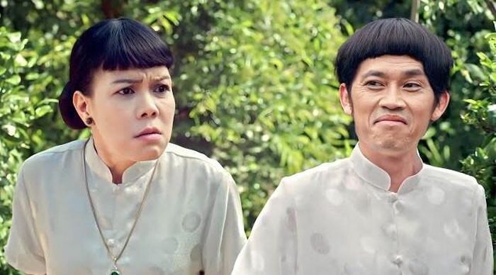 Việt Hương gây chú ý khi đăng tải video trích từ bộ phim Tía Tui Là Cao Thủ ghi lại màn đối đáp hài hước giữa cô và NSƯT Hoài Linh.