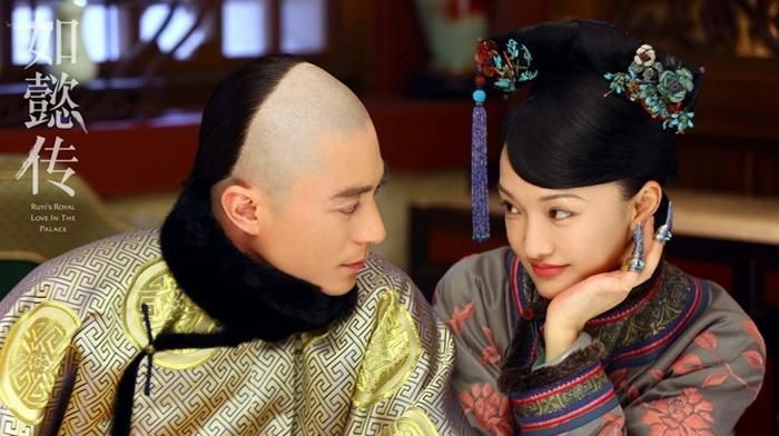Cũng lấy bối cảnh triều đại Càn Long nhưng Hậu Cung Như Ý Truyện lựa chọn góc nhìn hoàn toàn khác. Bộ phim dài 87 tập tập trung khắc họa hành trình của Như Ý từ người bạn thanh mai trúc mã của Càn Long đến Kế Hoàng hậu mang số phận bi thương. Với diễn xuất giàu nội tâm của Châu Tấn cùng Hoắc Kiến Hoa, tác phẩm được đánh giá cao bởi chiều sâu tâm lý, cách xây dựng nhân vật và thông điệp về tình yêu, quyền lực cũng như bi kịch chốn hoàng cung.