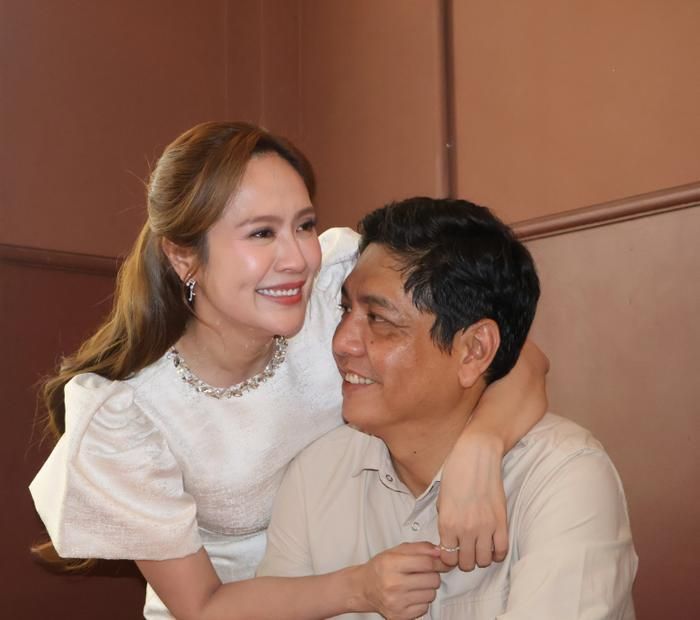 Thanh Thúy hạnh phúc bên Đức Thịnh. Ảnh: FBNV