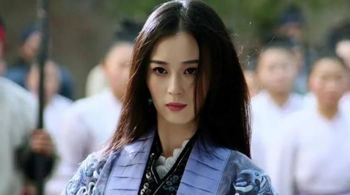 Chu Chỉ Nhược dựa vào Cửu Âm Chân Kinh để nhanh chóng nâng cao thực lực, tạo nên một trong những màn thể hiện trảo pháp ấn tượng nhất Ỷ Thiên Đồ Long Ký. Ảnh: Sohu.