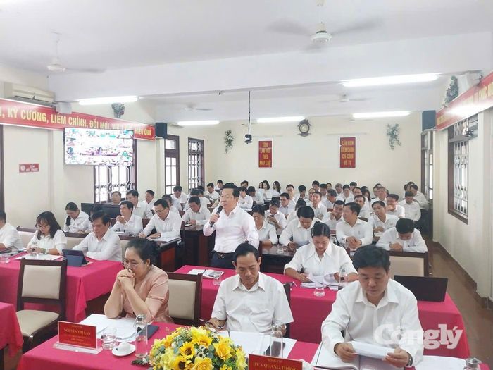 Các đại biểu đóng góp ý kiến tại hội nghị