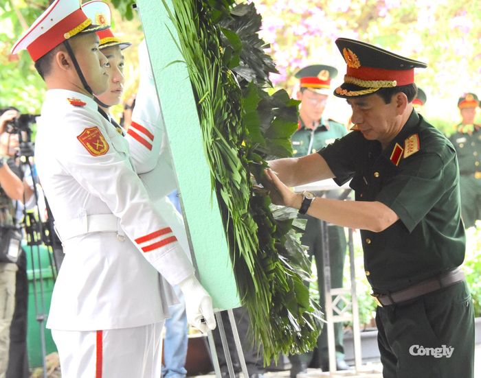 Đại tướng Phan Văn Giang chỉnh hoa.