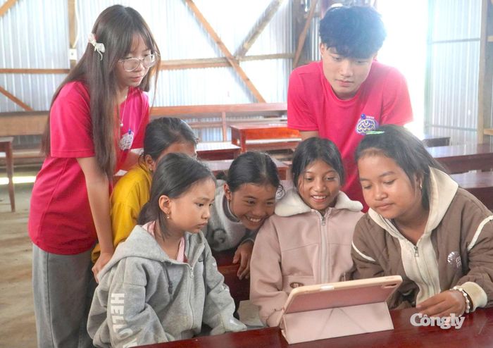 Trẻ em Tây Nguyên hào hứng với các hoạt động hè.