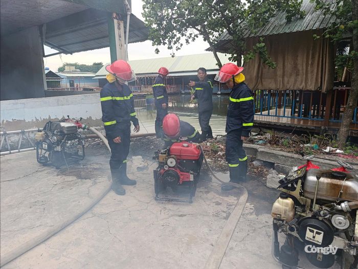 Cảnh sát PCCC & CNCH có mặt tại hiện trường.