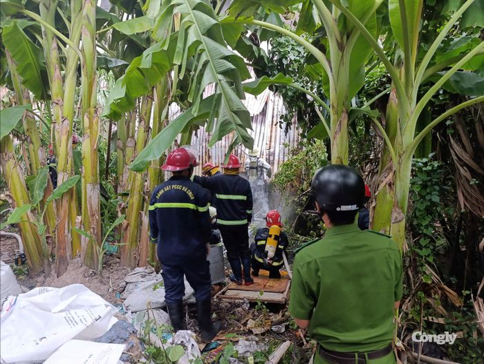 Lực lượng triển khai chữa cháy.