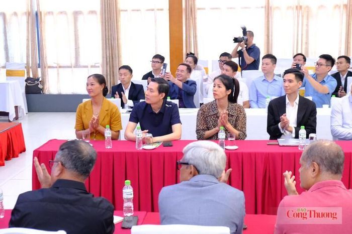 Đại diện các doanh nghiệp, hiệp hội, ngành hàng tham dự diễn đàn. Ảnh: Lê An