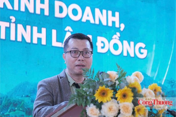Ông Nguyễn Minh Đức, Phó Tổng thư ký Hiệp hội Thương mại Điện tử Việt Nam (VECOM) phát biểu tại lễ khai mạc.