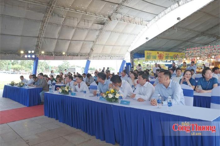Quang cảnh lễ khai mạc.