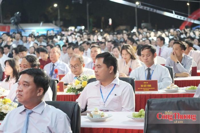 Các đại biểu tham dự.
