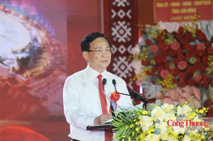 Ủy viên Ban Chấp hành Trung ương Đảng, Chủ tịch UBND tỉnh Lâm Đồng Hồ Văn Mười phát biểu tại buổi lễ.