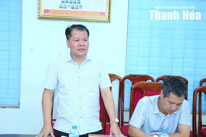 Lãnh đạo xã Phú Xuân phát biểu tại buổi làm việc.