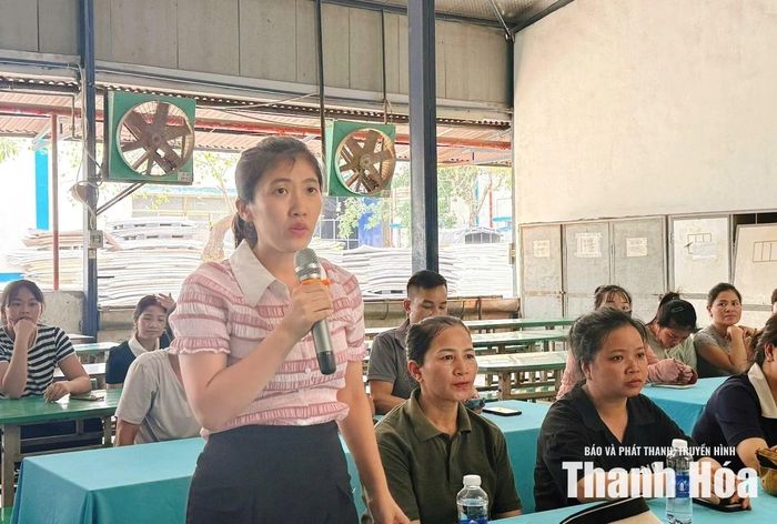Người lao động Công ty TNHH Giày Aresa Việt Nam phát biểu ý kiến tại hội nghị