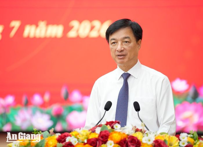Ủy viên Bộ Chính trị, Bí thư Trung ương Đảng, Trưởng Ban Tổ chức Trung ương Nguyễn Duy Ngọc phát biểu chỉ đạo tại hội nghị.