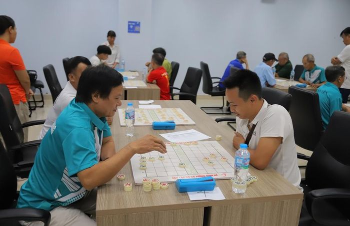  Vận động viên tranh tài môn cờ tướng. 