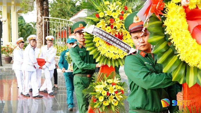Cựu chiến binh thành phố hưởng ứng "Chiến dịch 500 ngày đêm đẩy mạnh tìm kiếm, quy tập và xác định danh tính hài cốt liệt sĩ" tại xã Trà Liên. Ảnh: XUÂN PHƯỚC