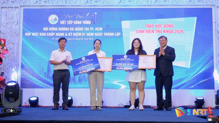 Hội đồng hương Thành phố Đà Nẵng tại Thành phố Hồ Chí Minh tuyên dương thủ khoa xuất sắc có số điểm 30/30 trong kỳ thi Tốt nghiệp THPT Quốc gia năm 2026