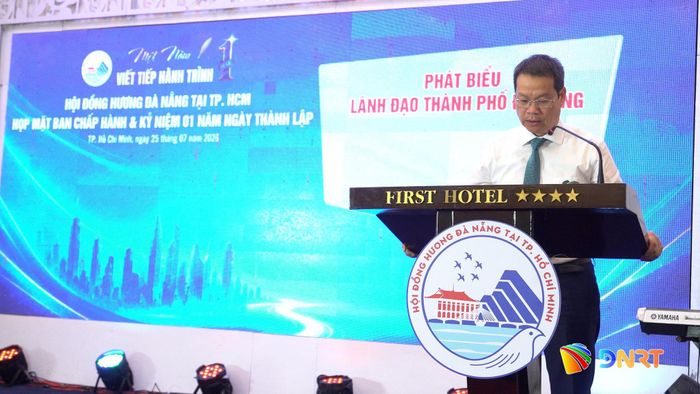 Phó Bí thư Thành ủy, Chủ tịch UBND Thành phố Đà Nẵng Nguyễn Mạnh Hùng thông tin về tình hình kinh tế xã hội tại quê hương.