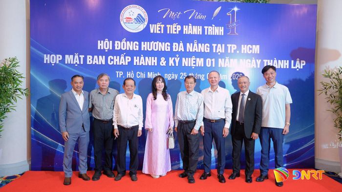 Các đại biểu tham dự buổi gặp mặt.