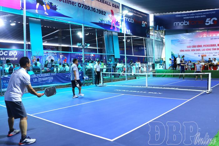 Vận động viên thi đấu môn pickleball.