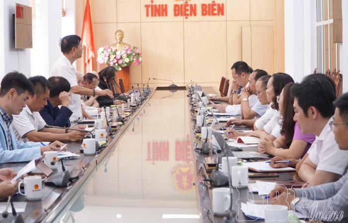 Quang cảnh buổi làm việc.