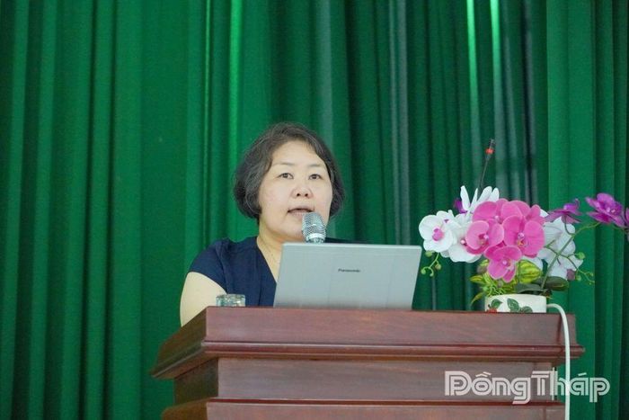 Bà Ino Mayu - Trưởng đại diện Tổ chức Seed to Table báo cáo kết quả 3 năm hoạt động được Bộ Ngoại giao Nhật Bản hỗ trợ. 