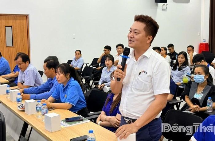 Đoàn viên, người lao động tham gia trình bày ý kiến, kiến nghị tại hội nghị.