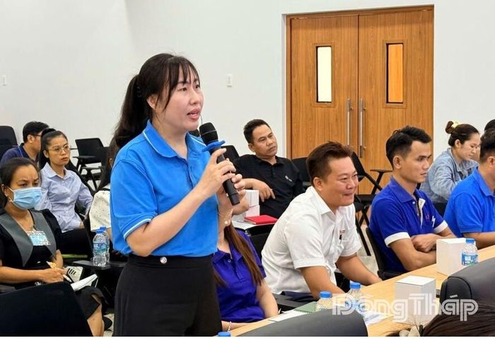 Đoàn viên, người lao động tham gia trình bày ý kiến, kiến nghị tại hội nghị.