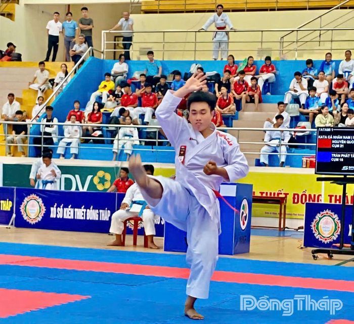 Vận động viên thi quyền đơn nam môn Karate tại Đại hội Thể dục thể thao tỉnh lần 1, năm 2026.