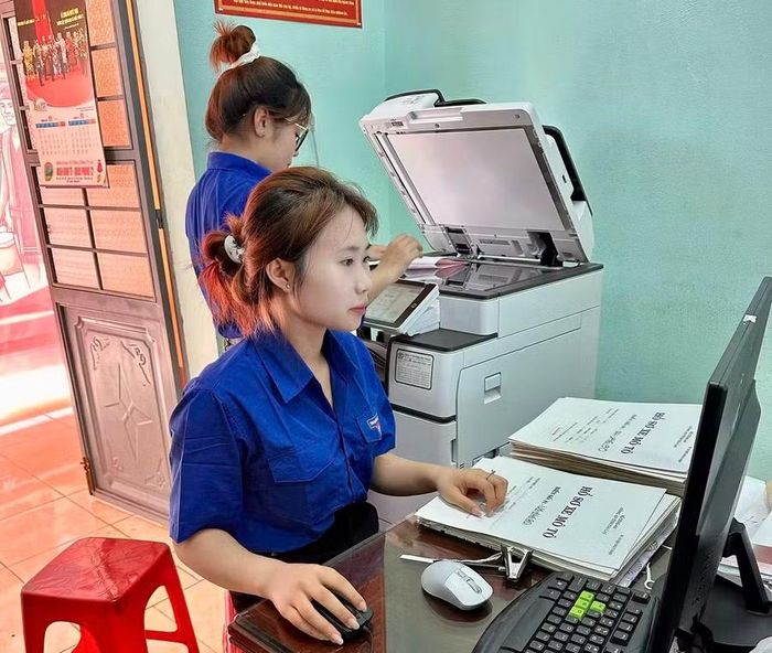  Các tình nguyện viên hỗ trợ số hóa hồ sơ trong Chiến dịch "Mùa hè xanh" năm nay. Ảnh: ĐVCC 