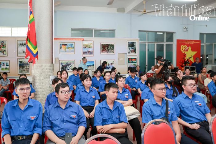 Các đoàn viên tham gia Lớp truyền dạy nghệ thuật hô hát bài chòi năm 2026.