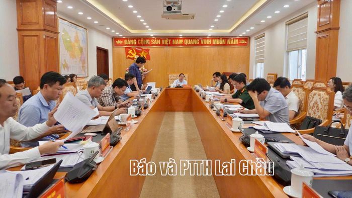 Quang cảnh phiên họp.