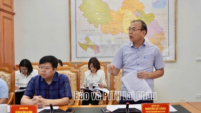 Phó Chủ tịch UBND tỉnh Nguyễn Sỹ Cảnh phát biểu ý kiến tại phiên họp.
