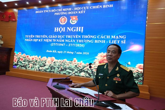 Đại diện Hội Cựu Chiến binh phường ôn lại lịch sử truyền thống cách mạng.
