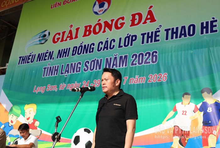 Lãnh đạo Liên đoàn Bóng đá tỉnh phát biểu khai mạc giải