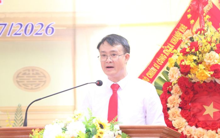 Đại diện lãnh đạo UBND xã phát biểu tại lễ khánh thành nhà bia